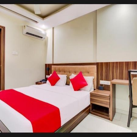 Hotel Emerald Near T2 International Airport Bombaj Zewnętrze zdjęcie