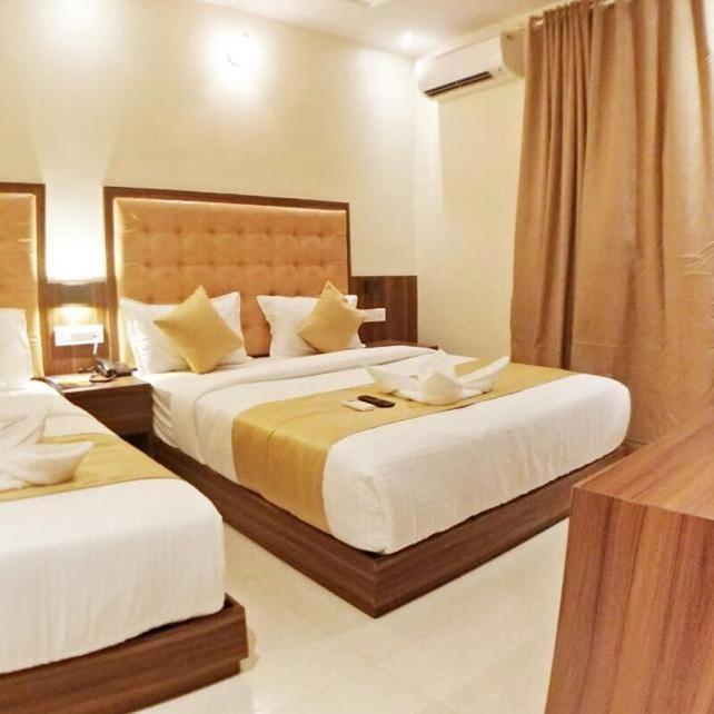 Hotel Emerald Near T2 International Airport Bombaj Zewnętrze zdjęcie